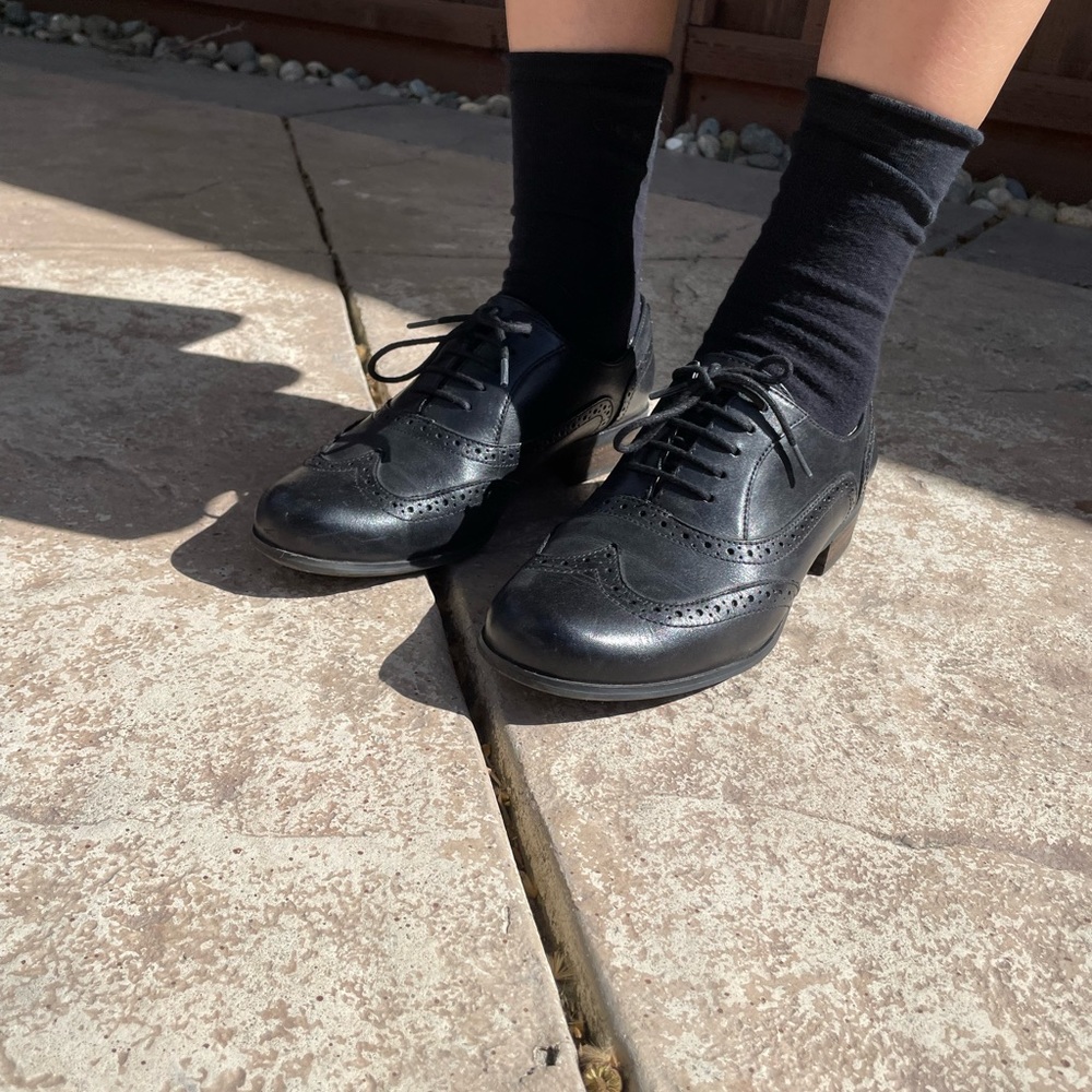 Clarks genuine leather black Oxford wingtips lace-up shoes Women 8.5